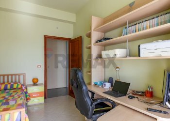 Ufficio\\camera - Villa via giuseppe motta
14, Avola - photo 24