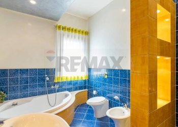 Bagno con vasca idromassaggio - Villa via giuseppe motta
14, Avola - photo 33