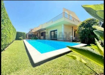 Piscina e giardino nel periodo estivo - Villa via giuseppe motta
14, Avola - photo 45