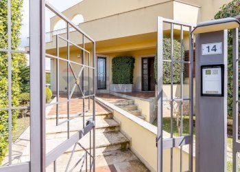 ingresso pedonale e videocitofono - Villa via giuseppe motta
14, Avola - photo 55