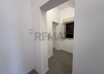 Hall / corridoio - Apartment Via Tommaso Edison
 
35, Priolo Gargallo - photo 8