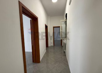 Hall / corridoio - Apartment Via Tommaso Edison
 
35, Priolo Gargallo - photo 9