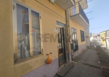 Edificio all\'aperto - Independent house via colonna
 
42, Buccheri - photo 1