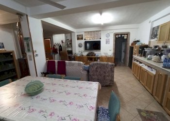 Sala da pranzo - Villa VIA GIOVANNI PASCOLI
 
4, Melilli - foto 36