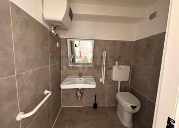 Bagno - Commercial Premises Via Giovanni Pascoli
 
SnC, Pachino - photo 4