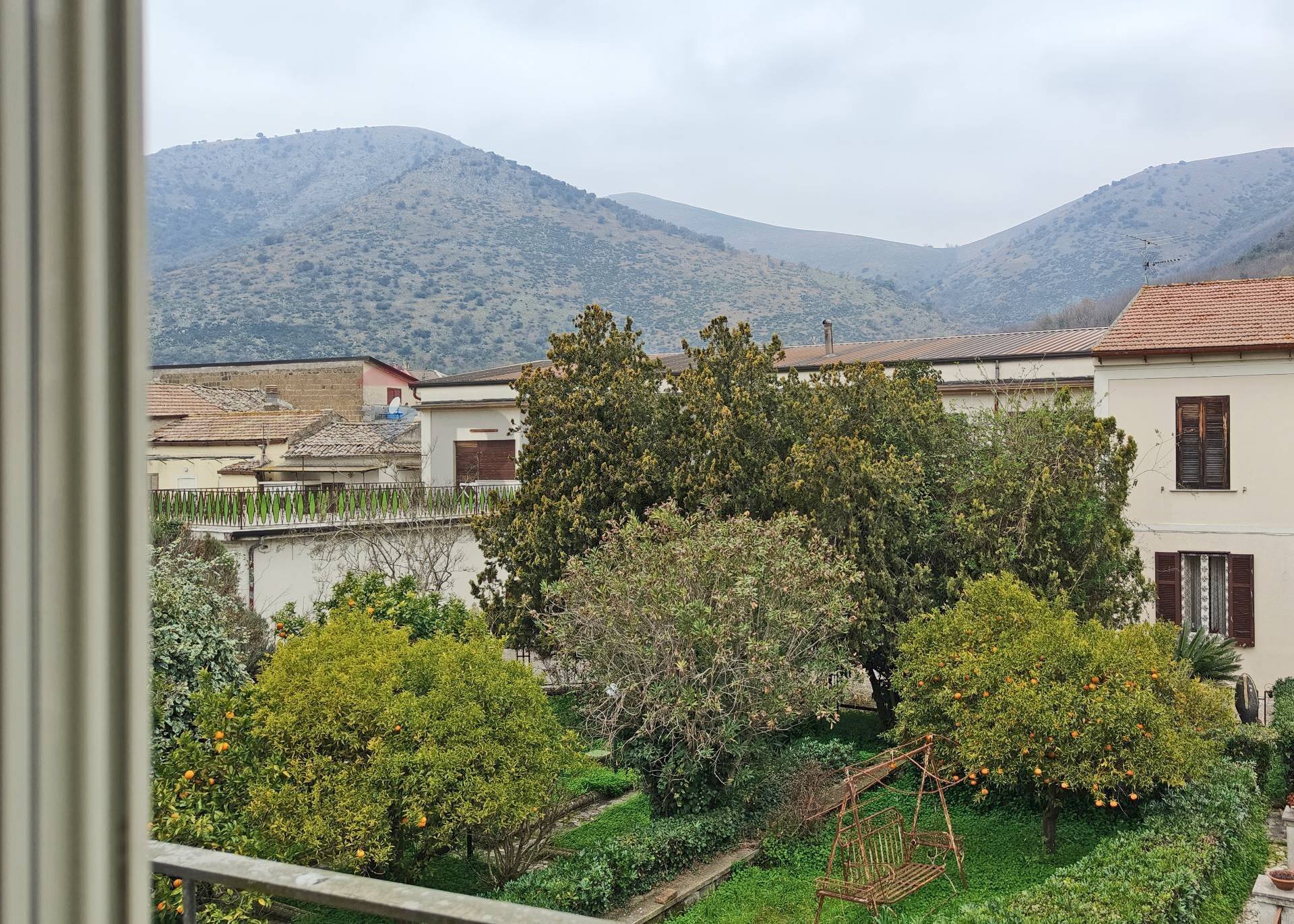 Vista delle montagne - Casa semi indipendente Via Vittorio Veneto
 
47, Piana di Monte Verna - foto 1