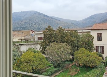 Vista delle montagne - Casa semi indipendente Via Vittorio Veneto
 
47, Piana di Monte Verna - foto 1