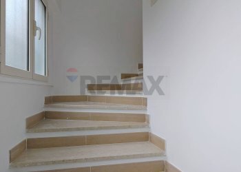 Scale - Casa semi indipendente Via Vittorio Veneto
 
47, Piana di Monte Verna - foto 11