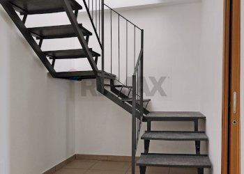 Scale - Casa semi indipendente Via Vittorio Veneto
 
47, Piana di Monte Verna - foto 21