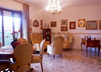 Sala da pranzo - Appartamento Viale Vincenzo Cappiello
 
8, Caserta - foto 14