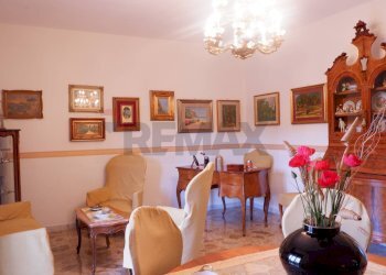 Sala da pranzo - Appartamento Viale Vincenzo Cappiello
 
8, Caserta - foto 15