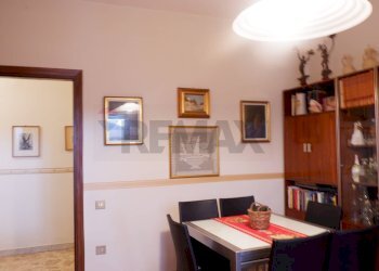Sala da pranzo - Appartamento Viale Vincenzo Cappiello
 
8, Caserta - foto 22