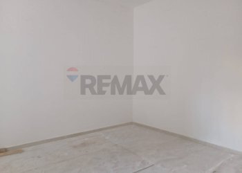 Stanza vuota - Locale Commerciale Corso Giannone
 
184, Caserta - foto 8