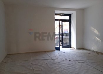 Stanza vuota - Locale Commerciale Corso Giannone
 
184, Caserta - foto 9