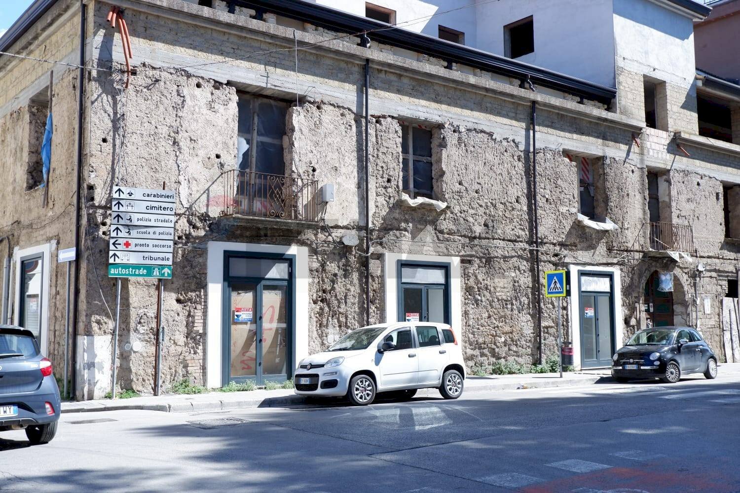 Edificio all\'aperto - Locale Commerciale CORSO GIANNONE
 
188, Caserta - foto 1