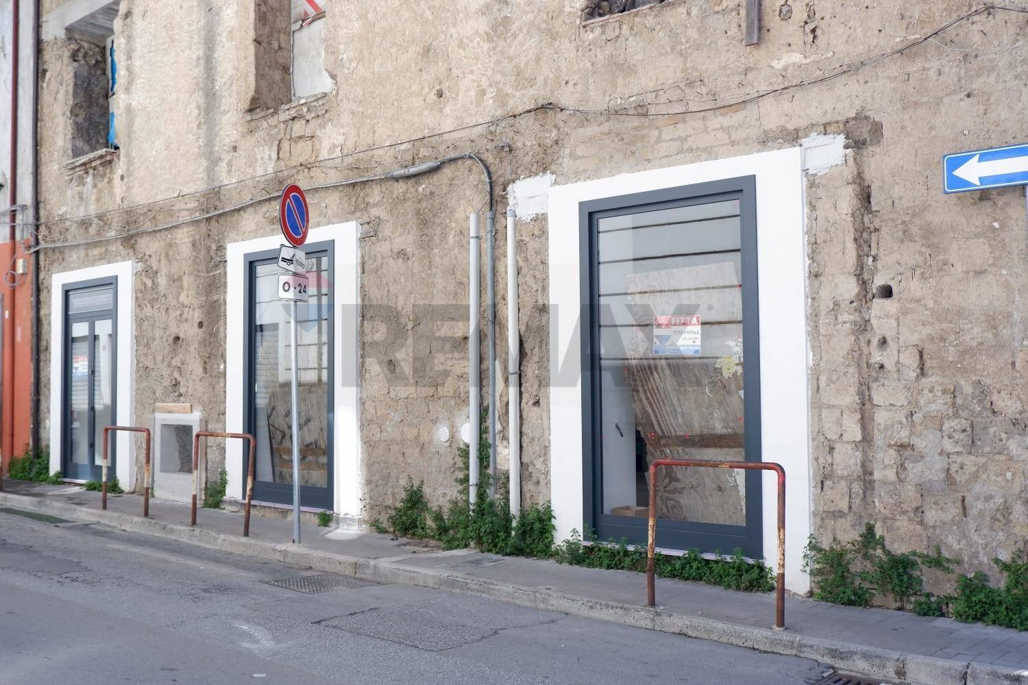 Edificio all\'aperto - Locale Commerciale CORSO GIANNONE
 
188, Caserta - foto 2