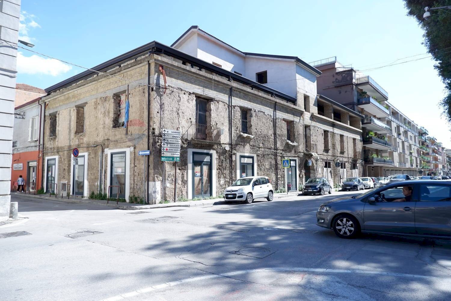 Edificio all\'aperto - Locale Commerciale CORSO GIANNONE
 
188, Caserta - foto 3