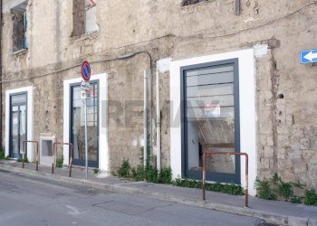 Edificio all\'aperto - Locale Commerciale CORSO GIANNONE
 
188, Caserta - foto 2