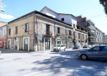 Edificio all\'aperto - Locale Commerciale CORSO GIANNONE
 
188, Caserta - foto 3
