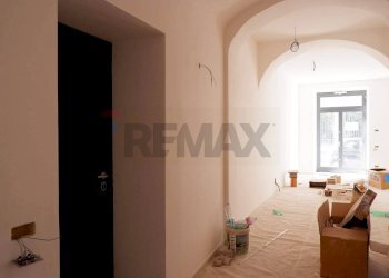 Hall / corridoio - Locale Commerciale CORSO GIANNONE
 
188, Caserta - foto 4