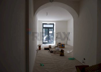 Stanza vuota - Locale Commerciale CORSO GIANNONE
 
188, Caserta - foto 8