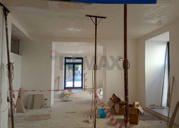 Hall / corridoio - Locale Commerciale CORSO GIANNONE
 
188, Caserta - foto 10