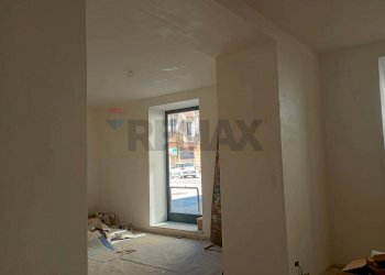 Stanza vuota - Locale Commerciale CORSO GIANNONE
 
188, Caserta - foto 11