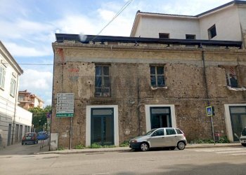 Casa all\'aperto - Locale Commerciale CORSO GIANNONE
 
188, Caserta - foto 13