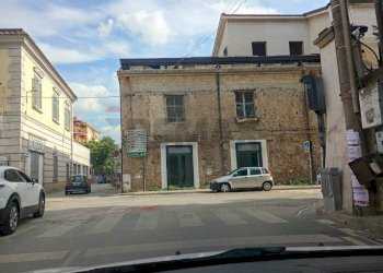 Edificio all\'aperto - Locale Commerciale CORSO GIANNONE
 
188, Caserta - foto 16