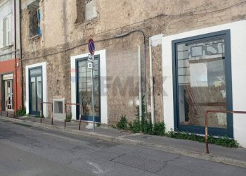 Edificio all\'aperto - Locale Commerciale CORSO GIANNONE
 
188, Caserta - foto 17