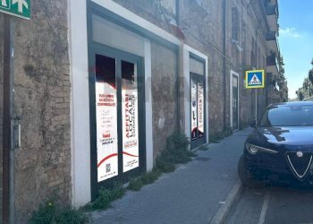 Edificio all\'aperto - Locale Commerciale CORSO GIANNONE
 
188, Caserta - foto 22