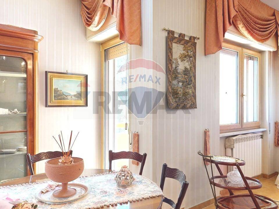 Sala da pranzo - Appartamento Via Giuseppe De Falco
 
4, Caserta - foto 2