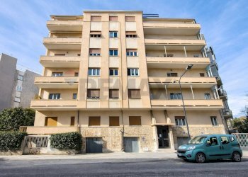Edificio all\'aperto - Trilocale Viale Perata
 
7, Albissola Marina - foto 1