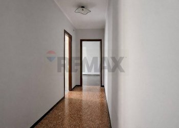 Hall / corridoio - Trilocale Viale Perata
 
7, Albissola Marina - foto 4