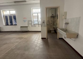 Stanza vuota - Locale Commerciale Via Roma
 
27A, Altare - foto 4