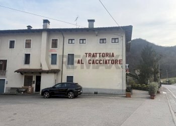 Edificio all\'aperto - Locale Commerciale Via Centro Priabona
13, Monte di Malo - foto 1