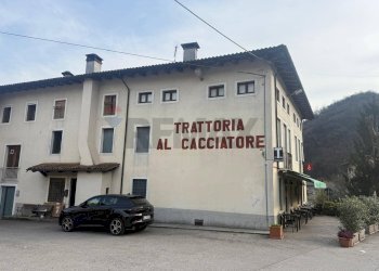Edificio all\'aperto - Locale Commerciale Via Centro Priabona
13, Monte di Malo - foto 3