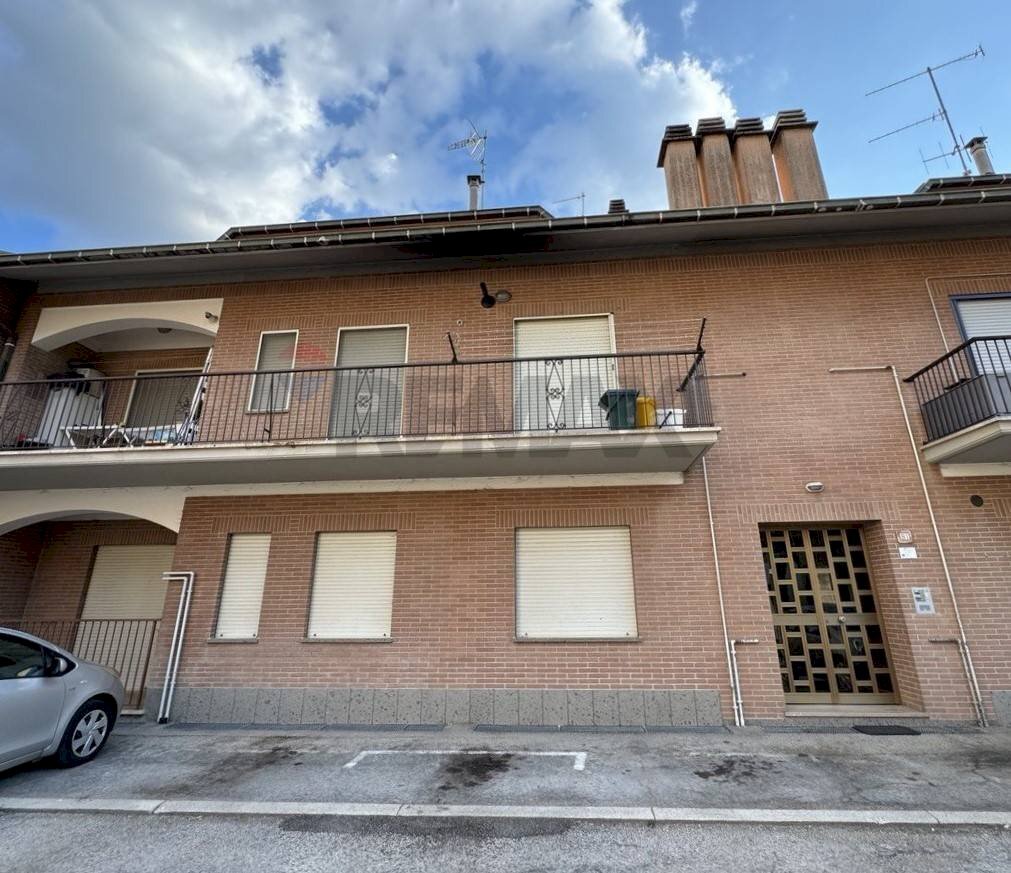 Edificio all\'aperto - Three-room apartment Corso Sallustio
 
330, Pizzoli - photo 1