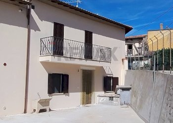 Casa all\'aperto - Semi-detached house Via San Carlo
 
Snc, L'Aquila - photo 1