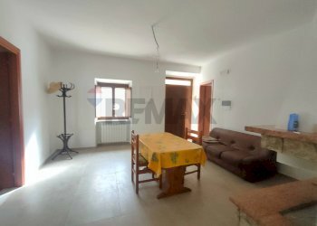 Sala da pranzo - Semi-detached house Via San Carlo
 
Snc, L'Aquila - photo 5