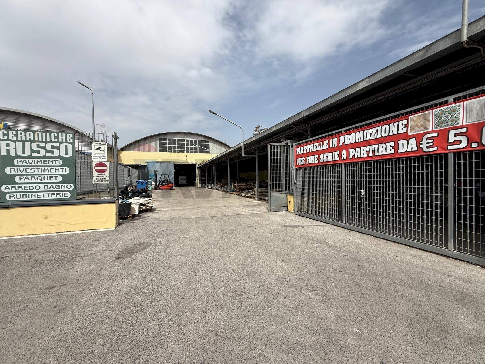 Edificio all\'aperto - Capannone via Taverna Rossa
 
135, Casavatore - foto 1