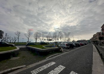 Edificio all\'aperto - Commercial Premises Corso Umberto
 
123, Pozzuoli - photo 2