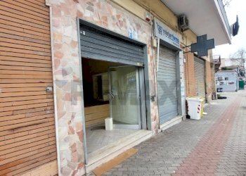 Edificio all\'aperto - Ufficio Via Ferrante Imparato
 
209-211, Napoli - foto 20