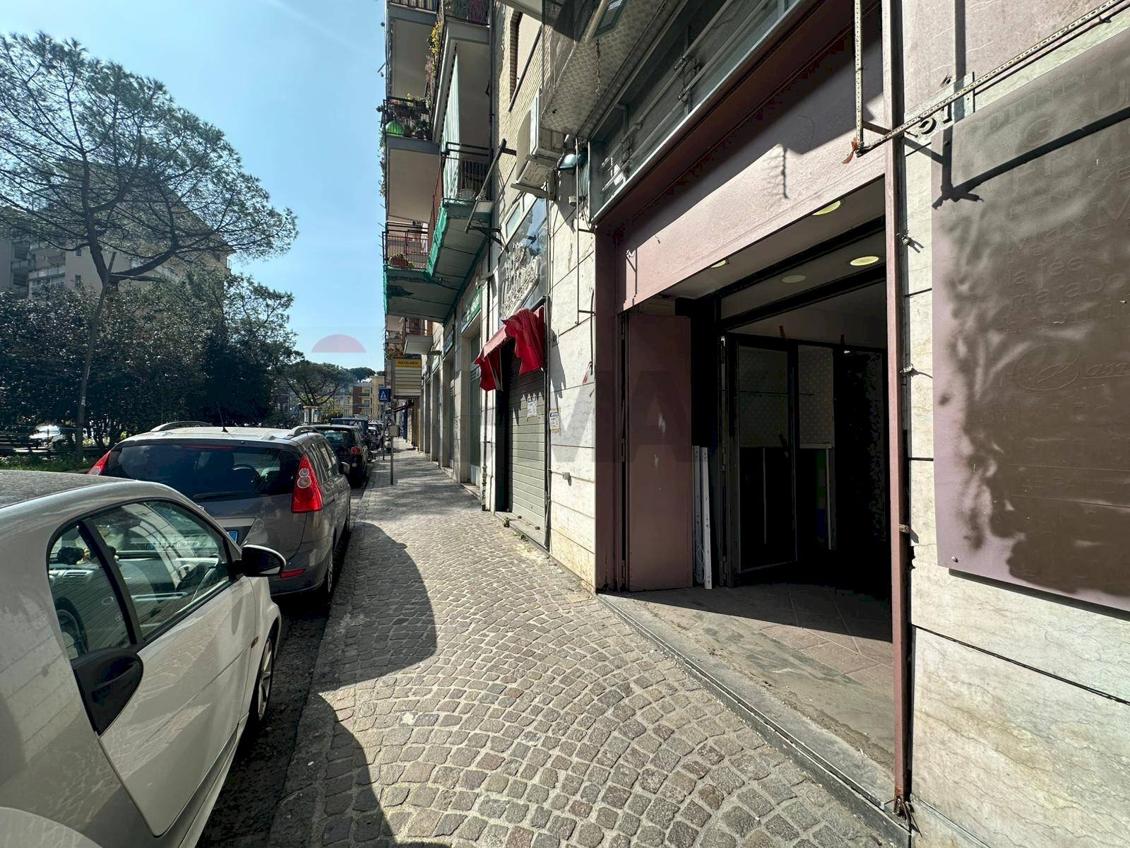 Edificio all\'aperto - Locale Commerciale VIA NICOLARDI
 
51, Napoli - foto 1