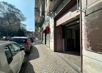 Edificio all\'aperto - Locale Commerciale VIA NICOLARDI
 
51, Napoli - foto 1