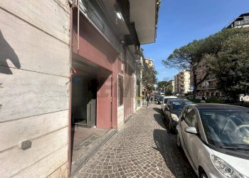 Edificio all\'aperto - Locale Commerciale VIA NICOLARDI
 
51, Napoli - foto 2
