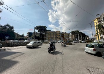 Edificio all\'aperto - Locale Commerciale VIA NICOLARDI
 
51, Napoli - foto 8