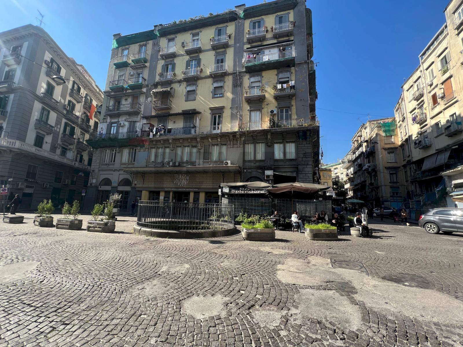 Edificio all\'aperto - Negozio Via Pietro Colletta
 
62, Napoli - foto 3