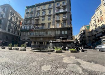 Edificio all\'aperto - Negozio Via Pietro Colletta
 
62, Napoli - foto 3
