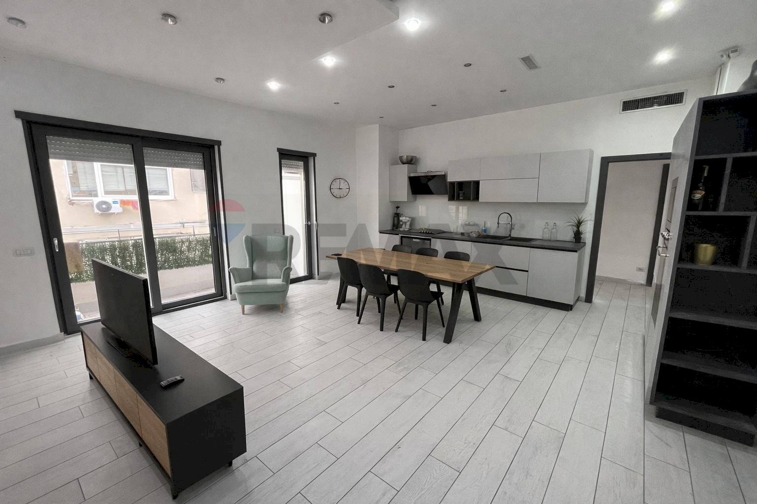 Sala da pranzo - Four-room apartment Piazza D'annunzio
 
16, Napoli - photo 1